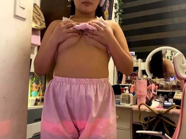 LesliDine live cam on BongaCams