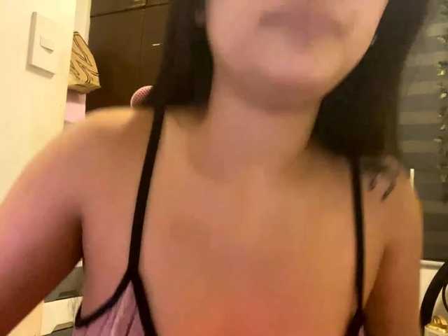 LesliDine live cam on BongaCams