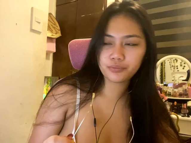 LesliDine live cam on BongaCams