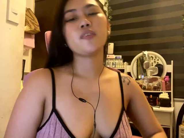LesliDine live cam on BongaCams
