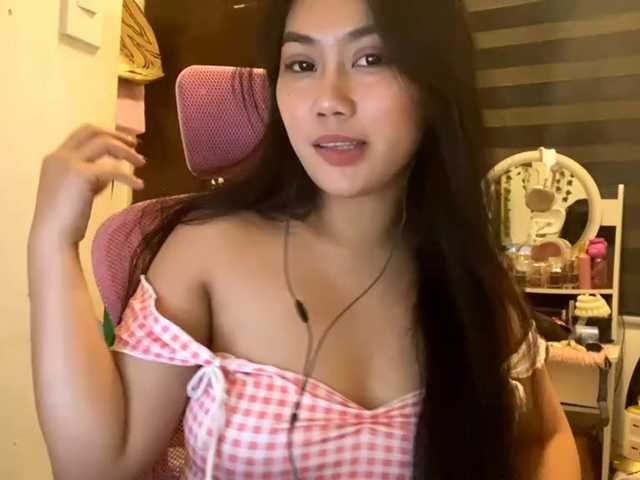 LesliDine live cam on BongaCams