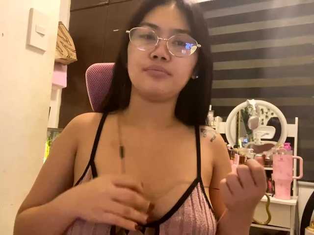 LesliDine live cam on BongaCams