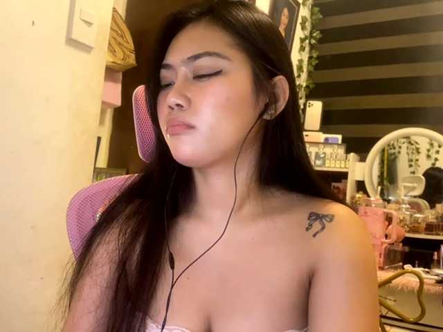 LesliDine live cam on BongaCams