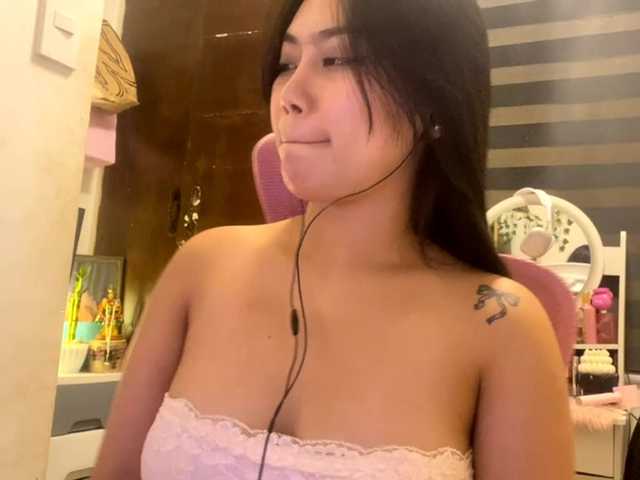 LesliDine live cam on BongaCams