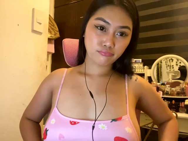 LesliDine live cam on BongaCams