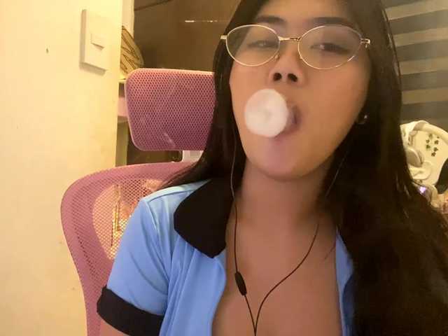 LesliDine live cam on BongaCams