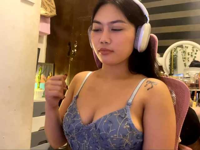 LesliDine live cam on BongaCams