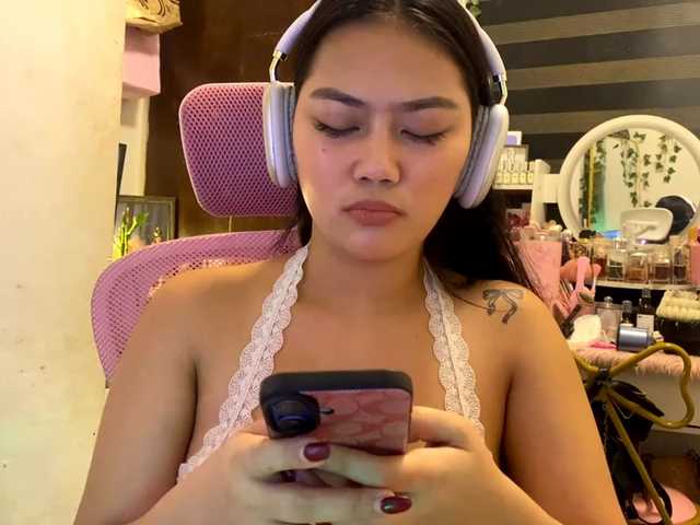 LesliDine live cam on BongaCams