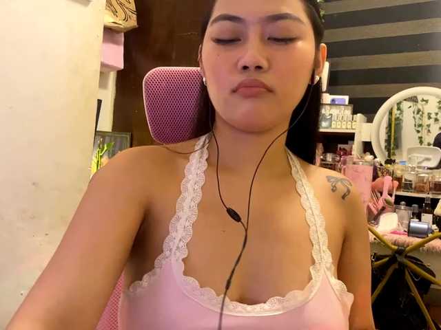 LesliDine live cam on BongaCams