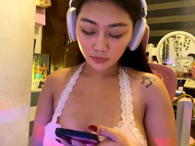 LesliDine live cam on BongaCams