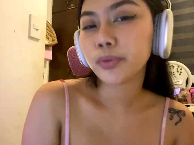 LesliDine live cam on BongaCams