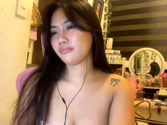 LesliDine live cam on BongaCams