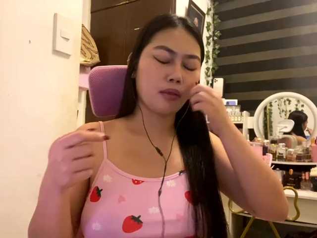 LesliDine live cam on BongaCams