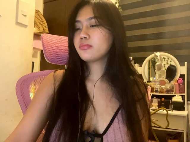 LesliDine live cam on BongaCams