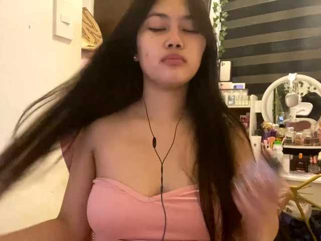 LesliDine live cam on BongaCams