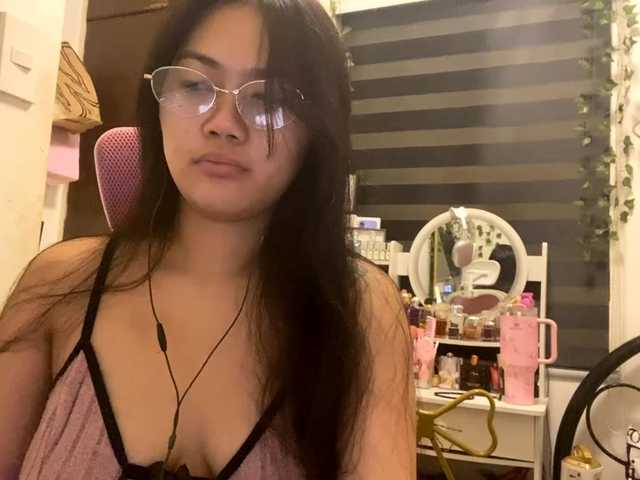 LesliDine live cam on BongaCams