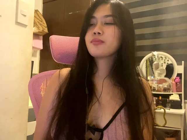 LesliDine live cam on BongaCams