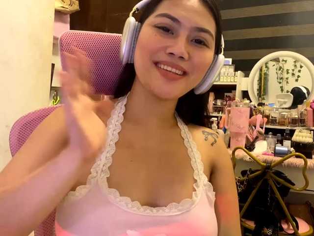 LesliDine live cam on BongaCams