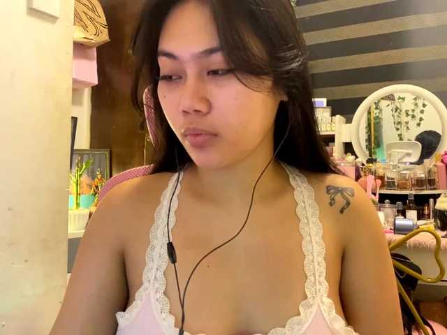 LesliDine live cam on BongaCams