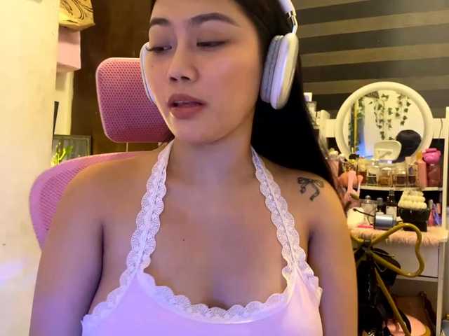 LesliDine live cam on BongaCams