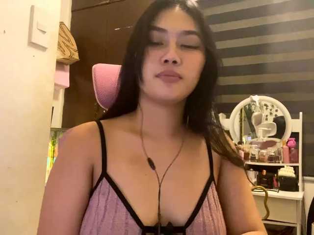 LesliDine live cam on BongaCams