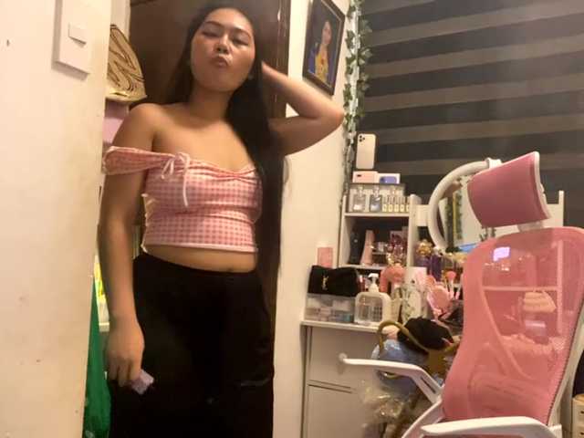LesliDine live cam on BongaCams