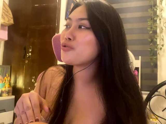 LesliDine live cam on BongaCams