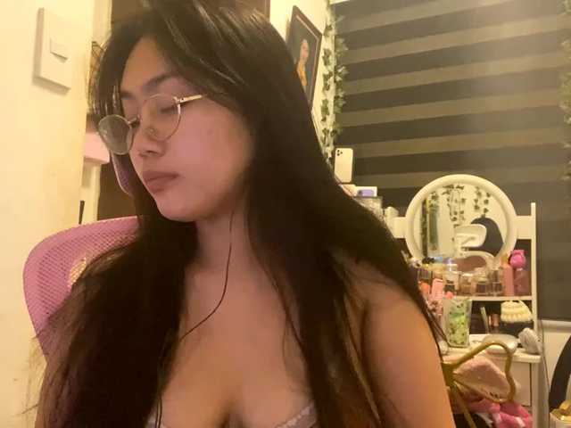 LesliDine live cam on BongaCams