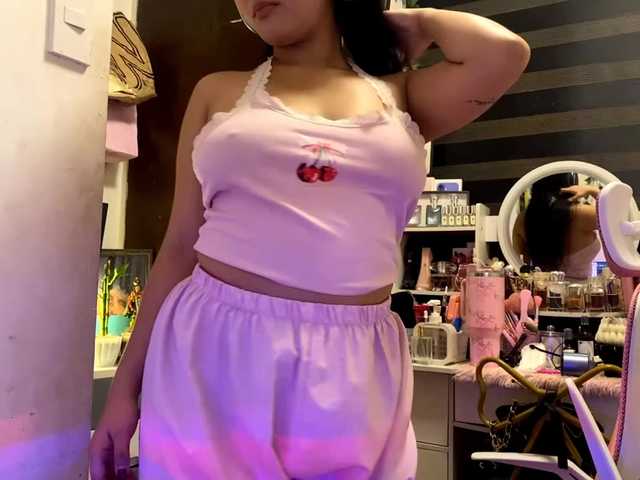 LesliDine live cam on BongaCams