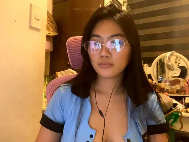 LesliDine live cam on BongaCams