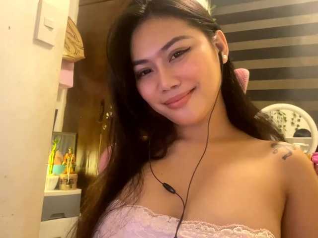 LesliDine live cam on BongaCams