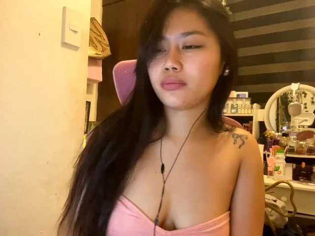 LesliDine live cam on BongaCams