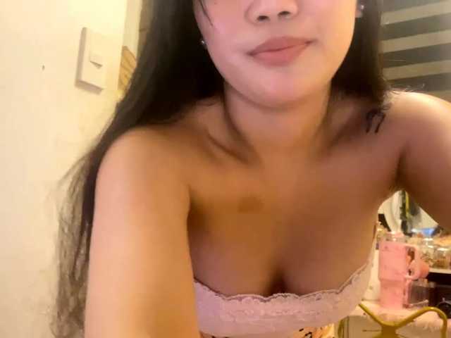 LesliDine live cam on BongaCams