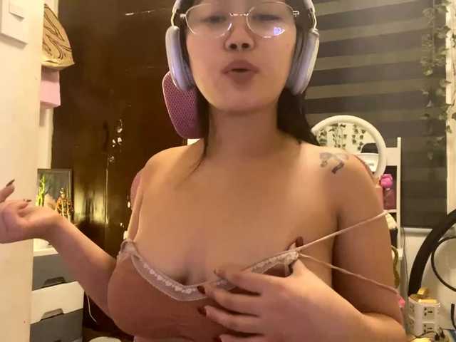 LesliDine live cam on BongaCams
