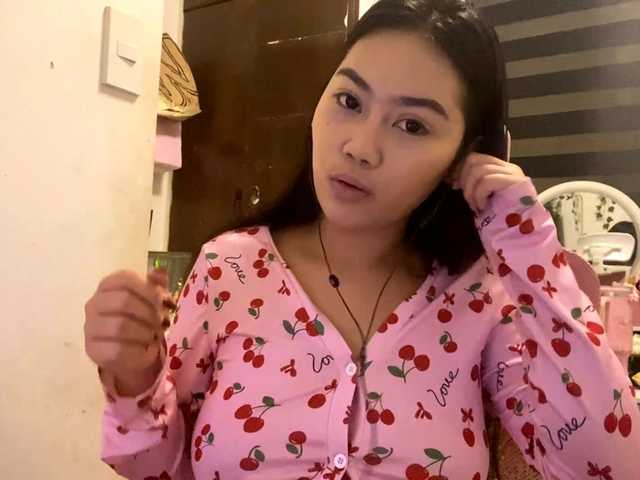LesliDine live cam on BongaCams