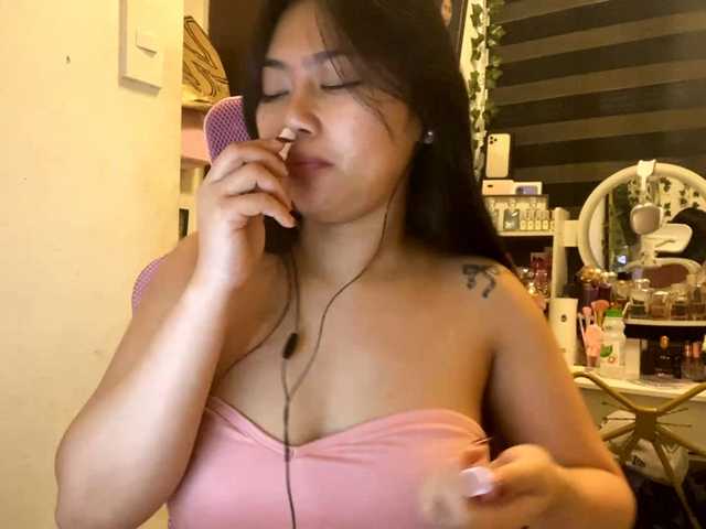 LesliDine live cam on BongaCams