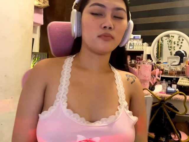 LesliDine live cam on BongaCams