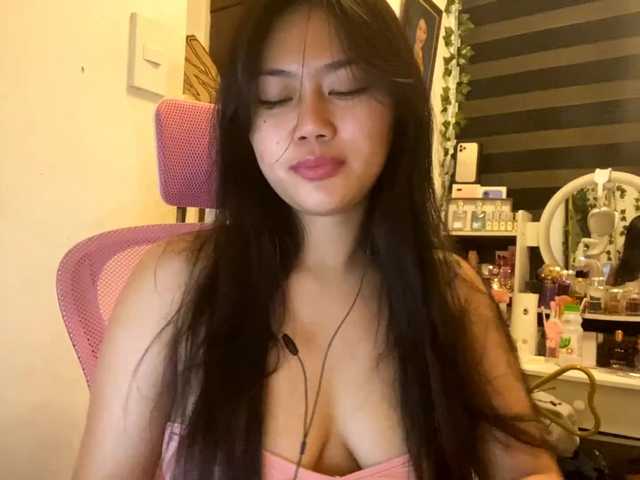 LesliDine live cam on BongaCams