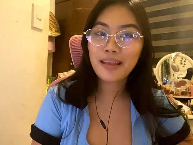 LesliDine live cam on BongaCams