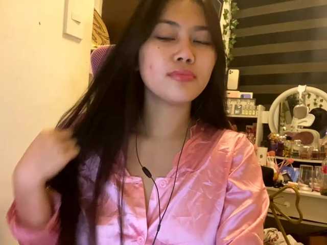 LesliDine live cam on BongaCams