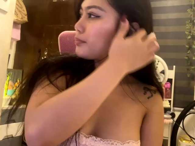 LesliDine live cam on BongaCams