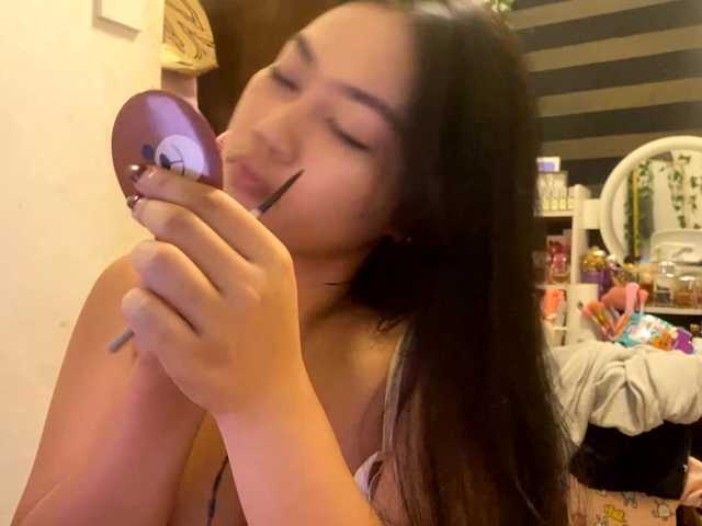 LesliDine live cam on BongaCams