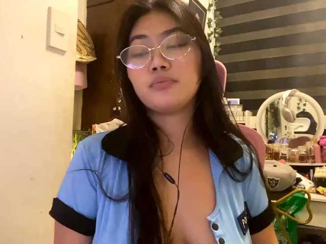 LesliDine live cam on BongaCams