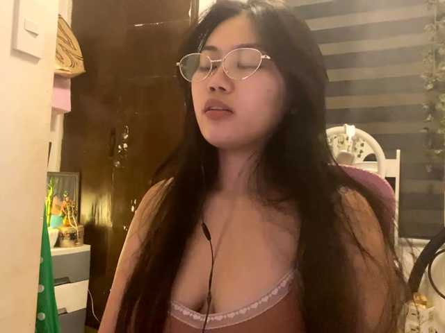 LesliDine live cam on BongaCams