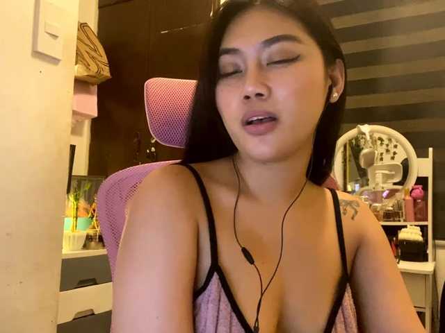 LesliDine live cam on BongaCams