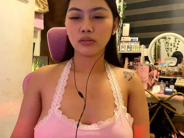 LesliDine live cam on BongaCams