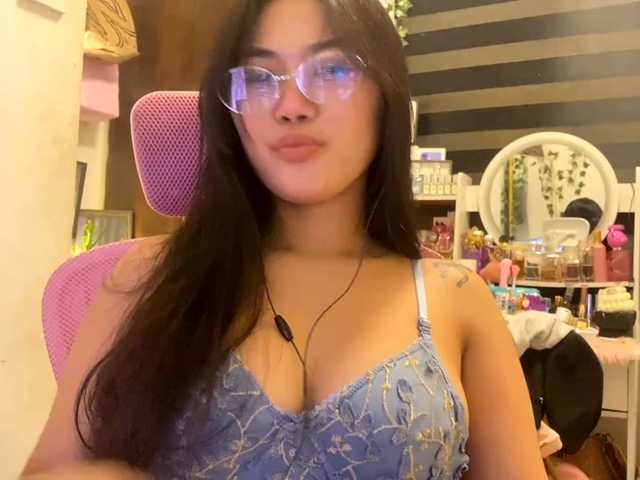 LesliDine live cam on BongaCams