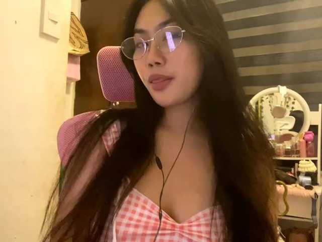 LesliDine live cam on BongaCams