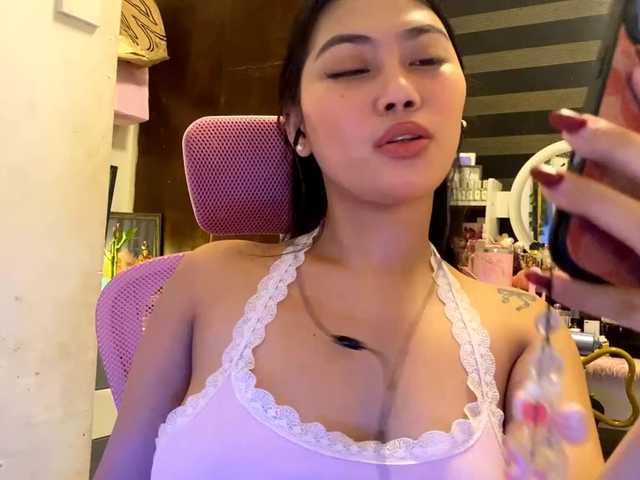 LesliDine live cam on BongaCams