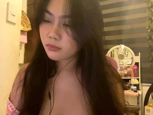 LesliDine live cam on BongaCams